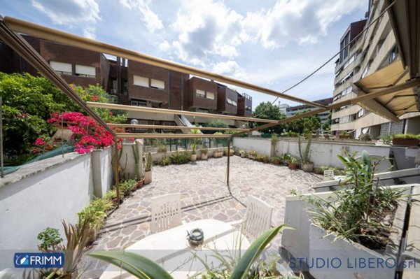 appartamento in vendita a Roma in zona Ardeatino