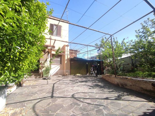 casa indipendente in vendita a Roma in zona Torre Maura