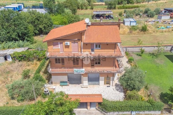 casa indipendente in vendita a Roma in zona Lunghezza