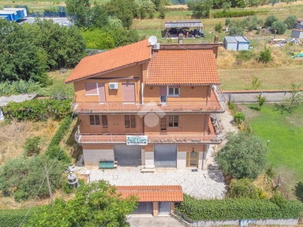 casa indipendente in vendita a Roma in zona Lunghezza