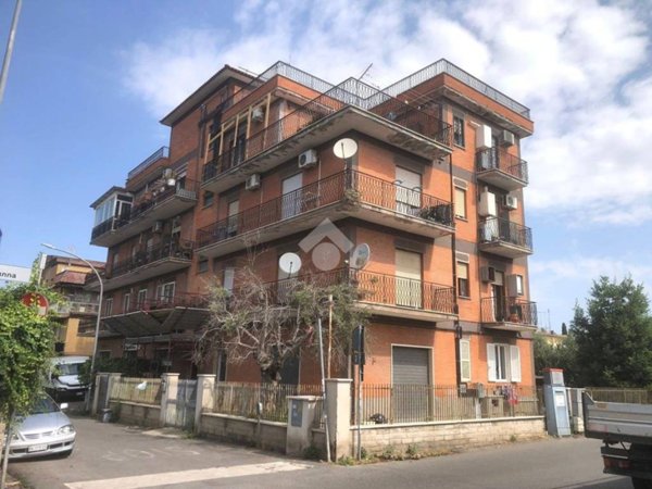 negozio in vendita a Roma in zona Borghesiana