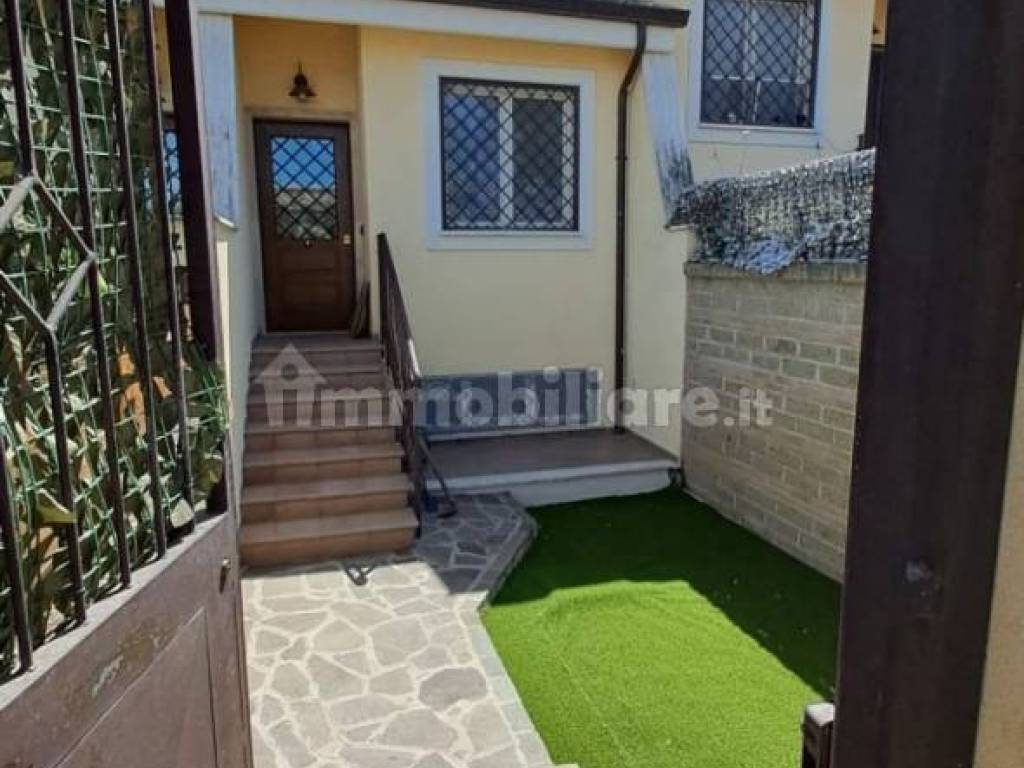 casa indipendente in vendita a Roma in zona Valle Muricana
