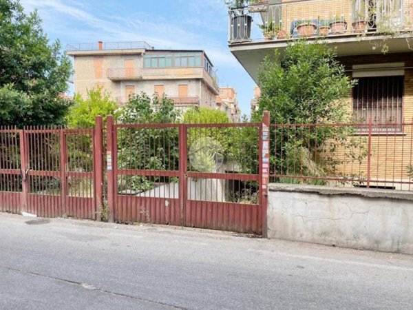 locale di sgombero in vendita a Roma in zona Tor Vergata/Torrenova