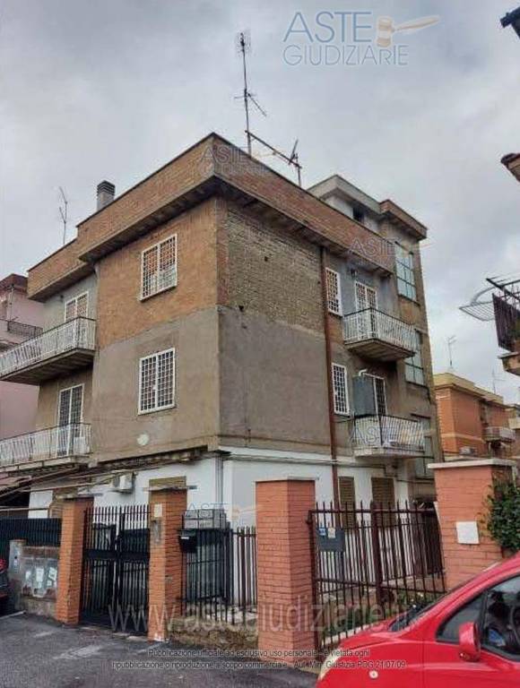 appartamento in vendita a Roma in zona Torre Angela
