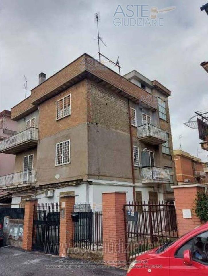 appartamento in vendita a Roma in zona Torre Angela