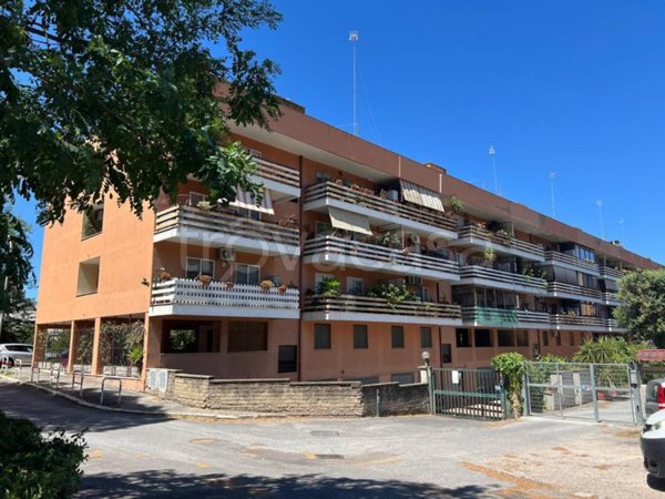 appartamento in vendita a Roma in zona Spinaceto