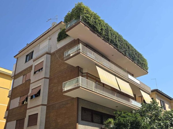 appartamento in vendita a Roma in zona Appio Latino