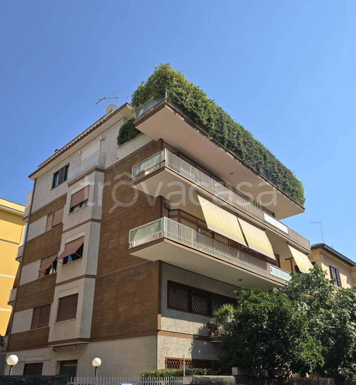 appartamento in vendita a Roma in zona Appio Latino