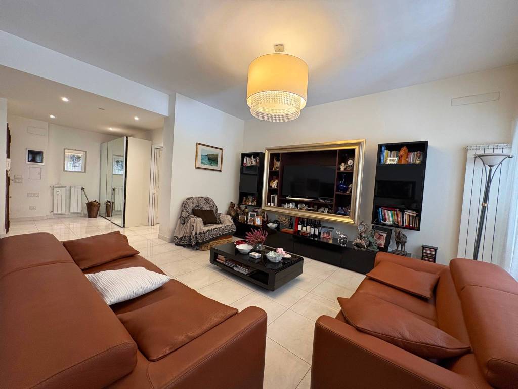 appartamento in vendita a Roma in zona Appio Latino