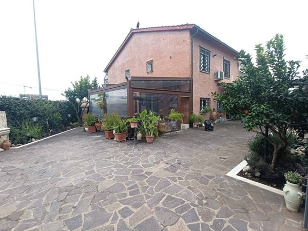 casa indipendente in vendita a Roma in zona Giuliano Dalmata