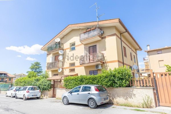 appartamento in vendita a Roma in zona Casal Morena