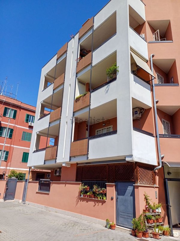 appartamento in vendita a Roma in zona Tuscolano