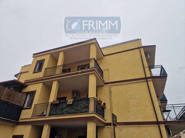 appartamento in vendita a Roma in zona Lunghezza