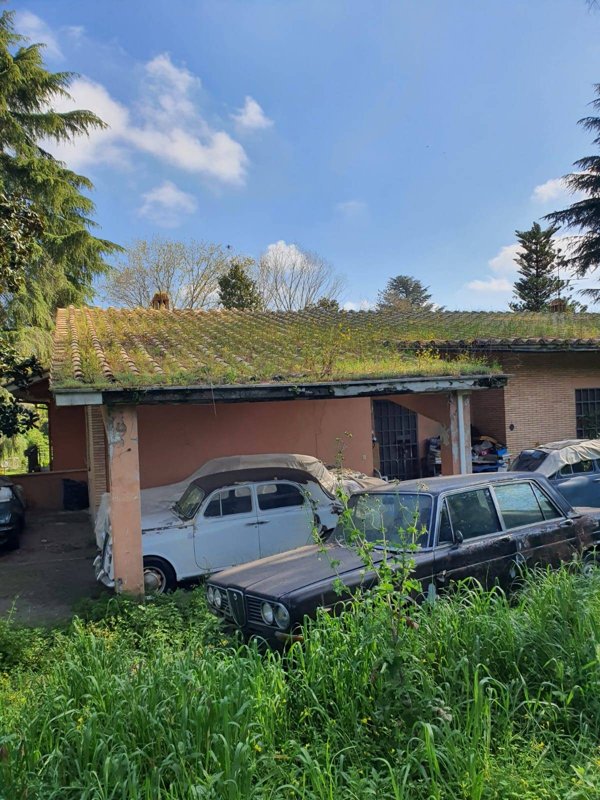 casa indipendente in vendita a Roma in zona Massimina/Casal Lumbroso