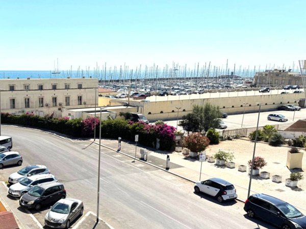 appartamento in vendita a Roma in zona Ostia