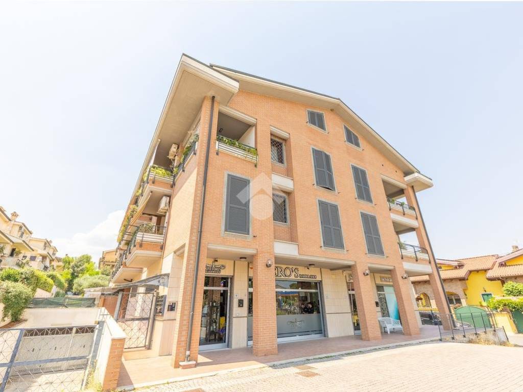 appartamento in vendita a Roma in zona Castelverde
