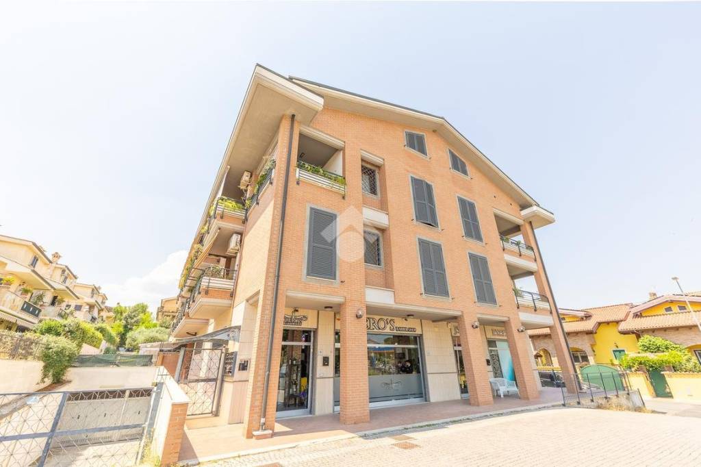 appartamento in vendita a Roma in zona Castelverde