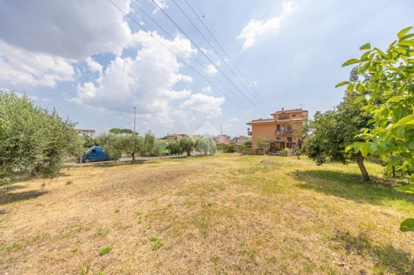 terreno agricolo in vendita a Roma in zona Case Rosse