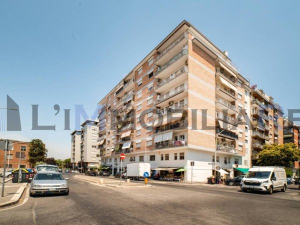 appartamento in vendita a Roma in zona Ardeatino