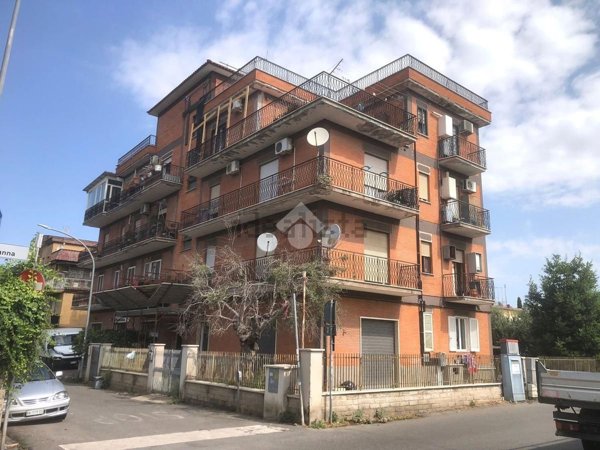ufficio in vendita a Roma in zona Tor Bella Monaca