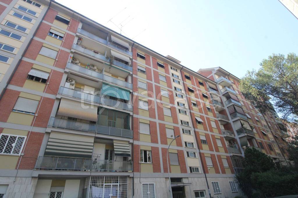 appartamento in vendita a Roma in zona Torre Spaccata