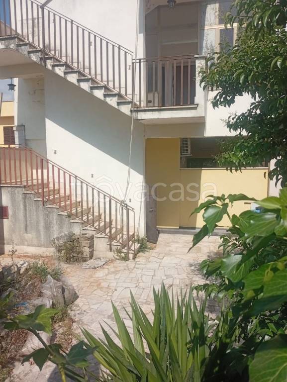 appartamento in vendita a Roma in zona Castelverde