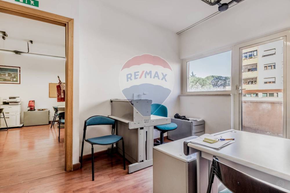 ufficio in vendita a Roma in zona Salario