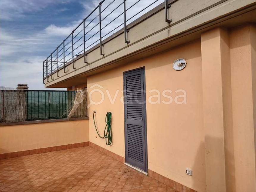 appartamento in vendita a Roma in zona Lunghezza