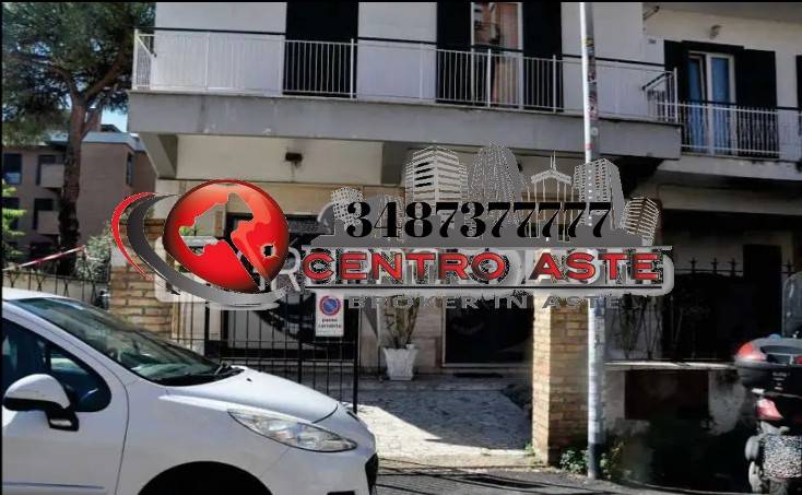 negozio in vendita a Roma in zona Torre Maura
