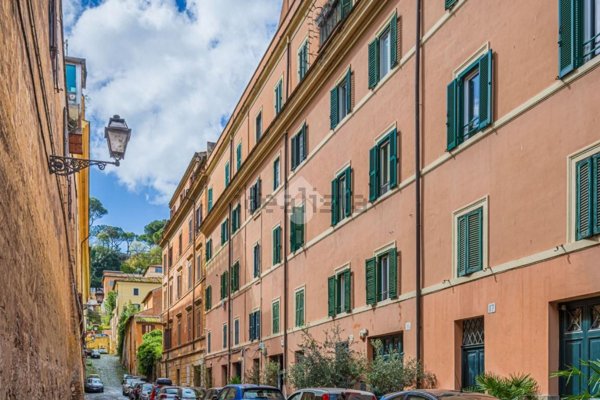 appartamento in vendita a Roma in zona Trastevere