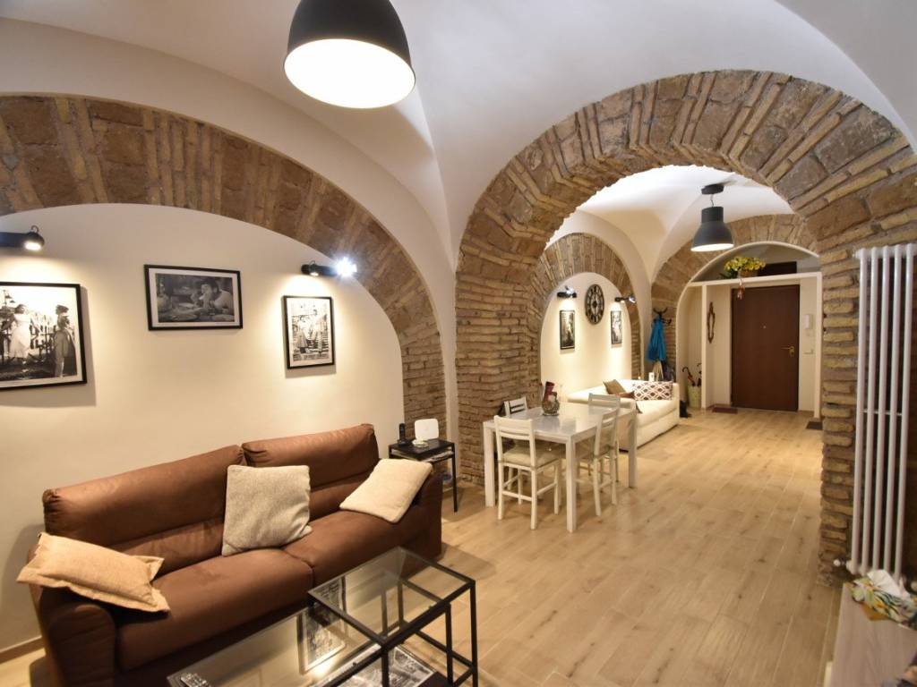 appartamento in vendita a Roma in zona Trastevere