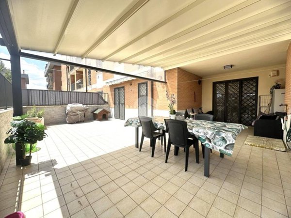 appartamento in vendita a Roma in zona Torre Angela