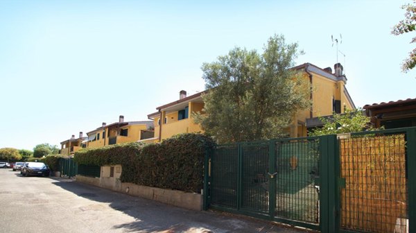 casa indipendente in vendita a Roma in zona Infernetto