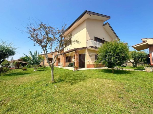 casa indipendente in vendita a Roma in zona Case Rosse