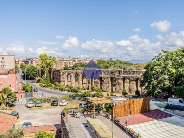 appartamento in vendita a Roma in zona Tuscolano