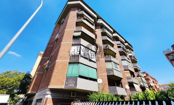 appartamento in vendita a Roma in zona Appio Claudio