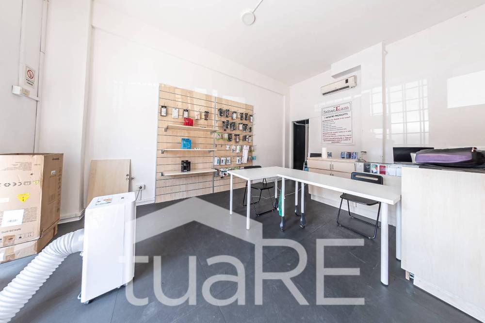 negozio in vendita a Roma in zona Torrevecchia