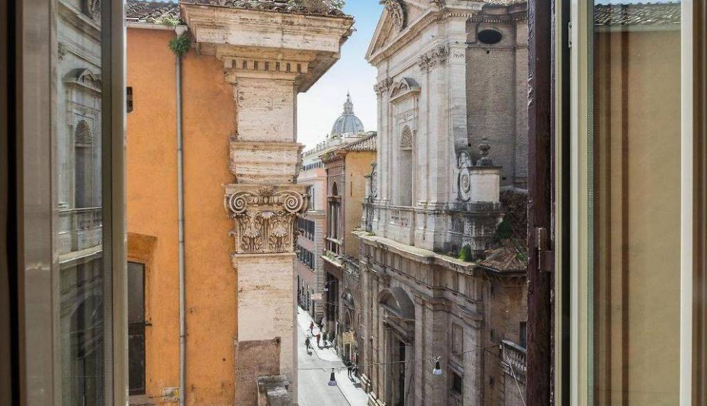 appartamento in vendita a Roma in zona Trevi-Colonna