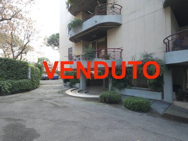 ufficio in vendita a Roma in zona Ardeatino