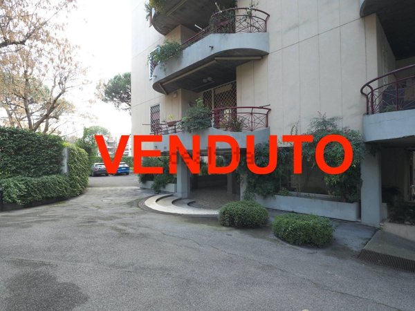 ufficio in vendita a Roma in zona Ardeatino