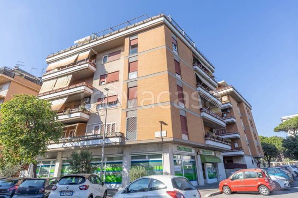appartamento in vendita a Roma in zona Ostia