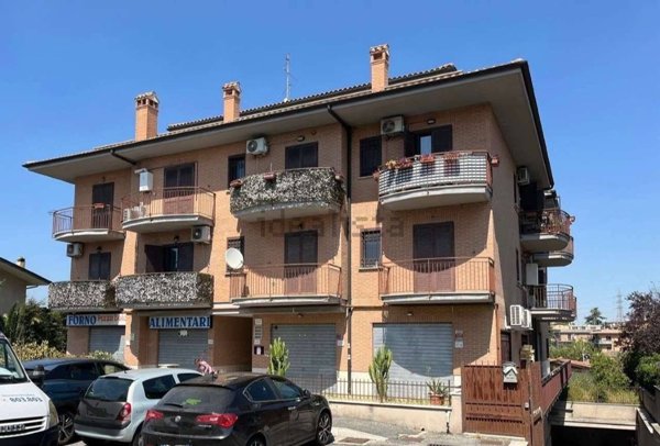 appartamento in vendita a Roma in zona Case Rosse