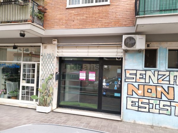 locale commerciale in vendita a Roma in zona Torrevecchia