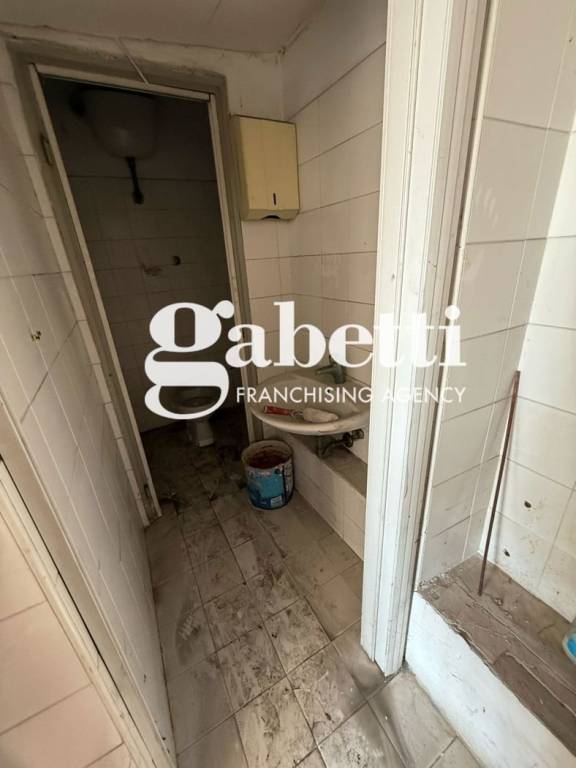 negozio in vendita a Roma in zona Prenestino-Labicano