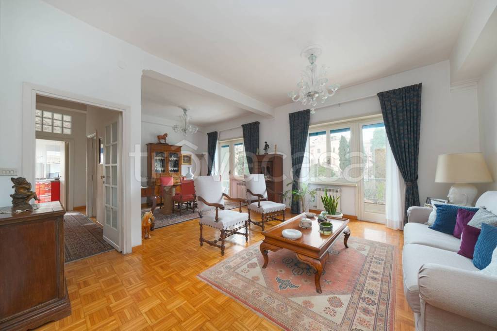 appartamento in vendita a Roma in zona Appio Latino