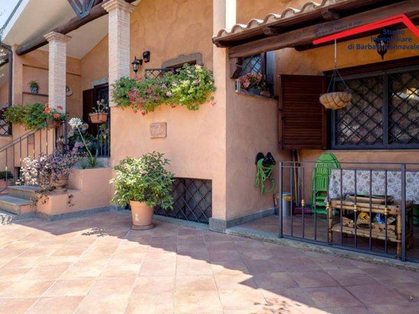 casa indipendente in vendita a Roma in zona Infernetto