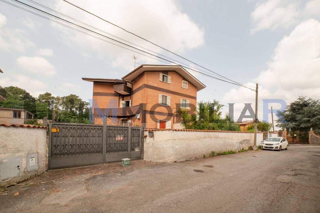 casa indipendente in vendita a Roma in zona Giuliano Dalmata