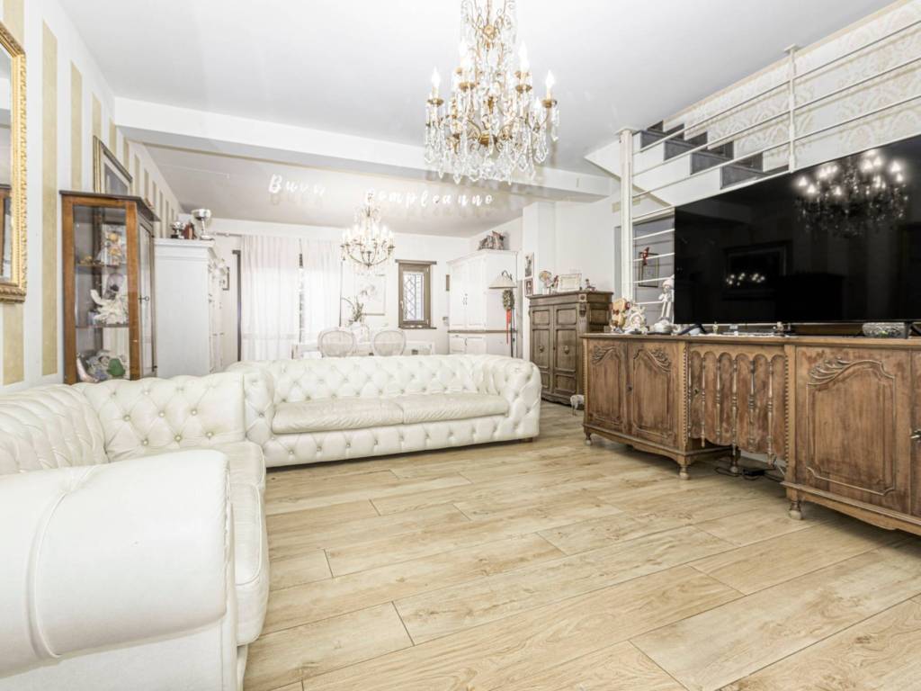 casa indipendente in vendita a Roma in zona Appio Claudio