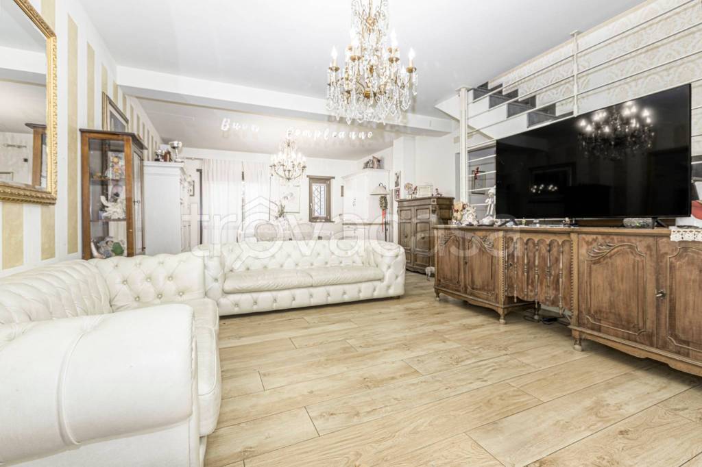 casa indipendente in vendita a Roma in zona Appio Claudio
