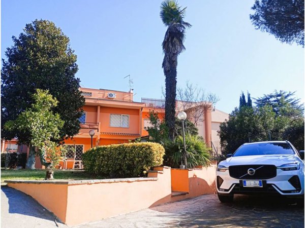 casa indipendente in vendita a Roma in zona Infernetto